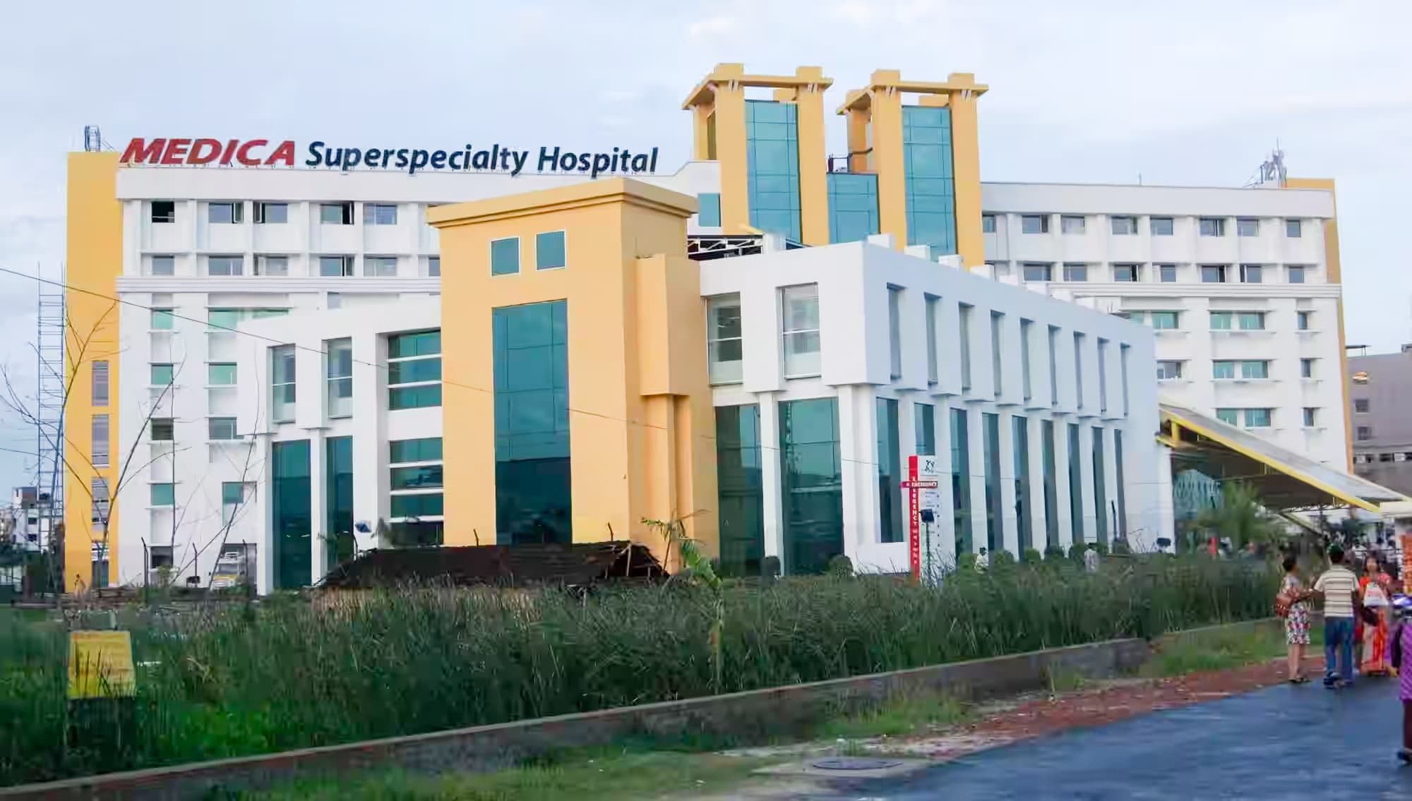 Manipal Hospital, EM Bypass