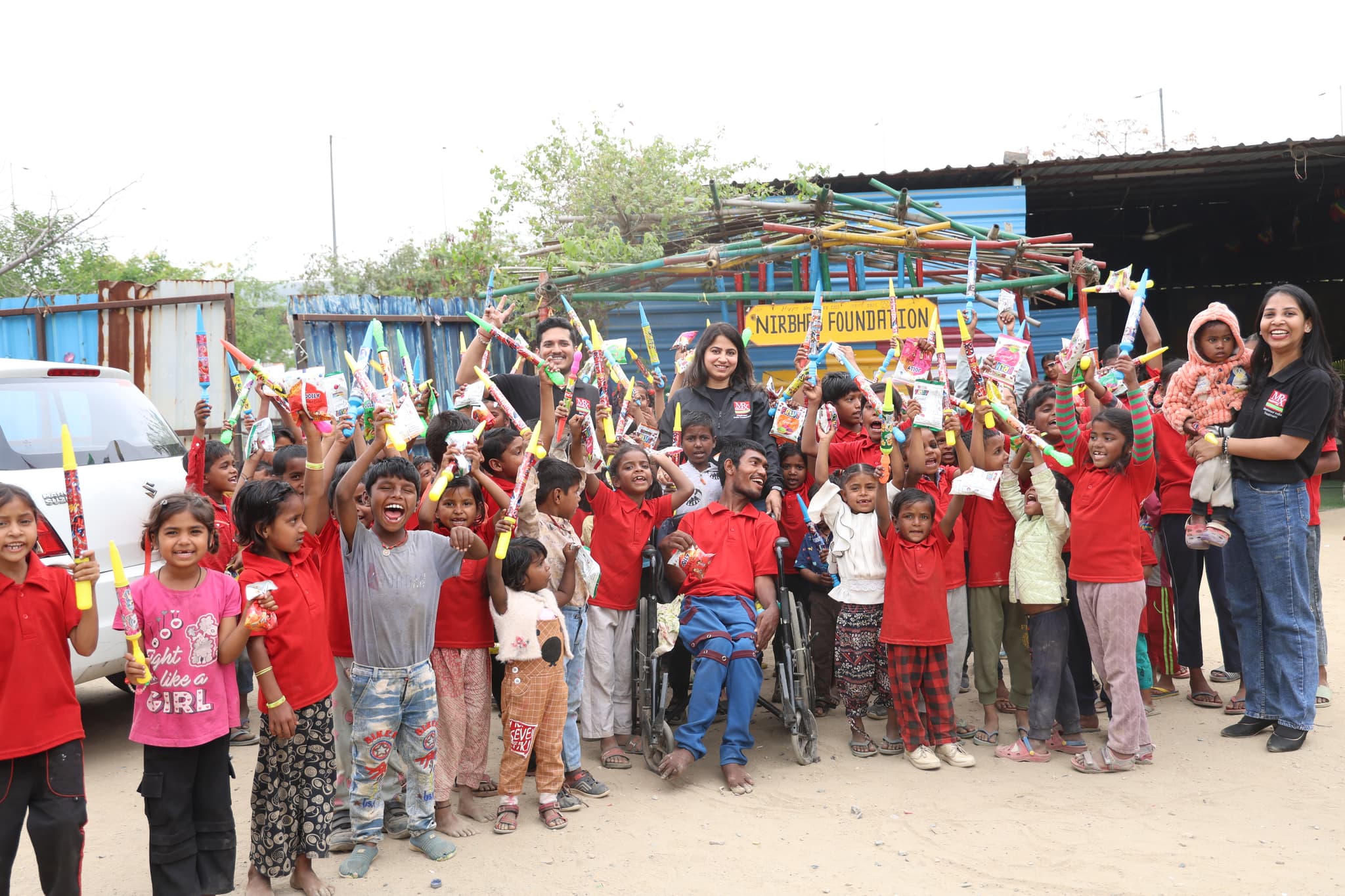 Medivisor Donates Water Guns and Colors to 100 Kids!