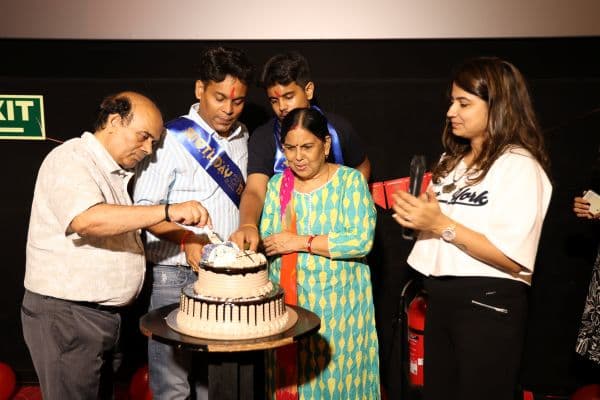 Medivisor Turns Birthdays into a Celebration of Care with Special Movie Night for Patients